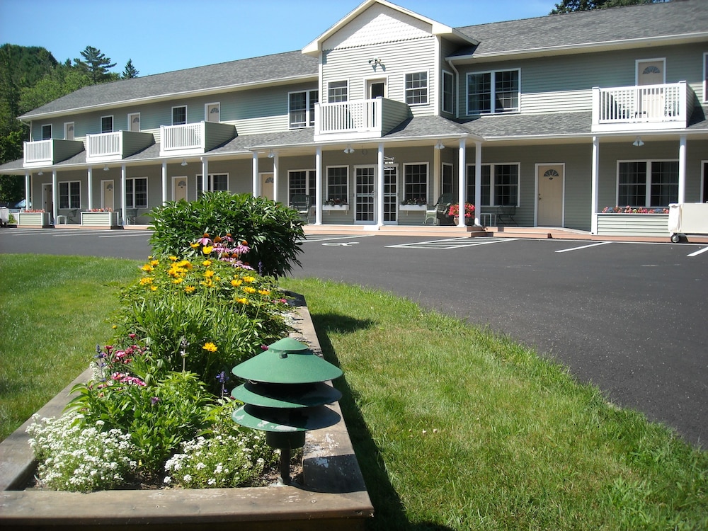 Cromwell Harbor Motel
