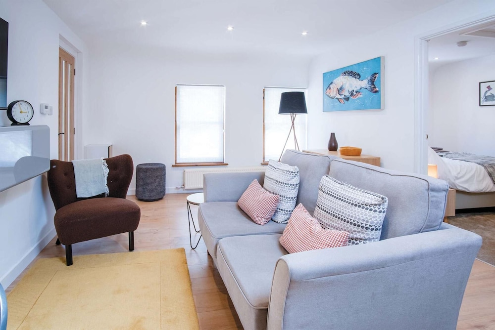 Flat 2 - 1 Bedroom Apartment - Tenby