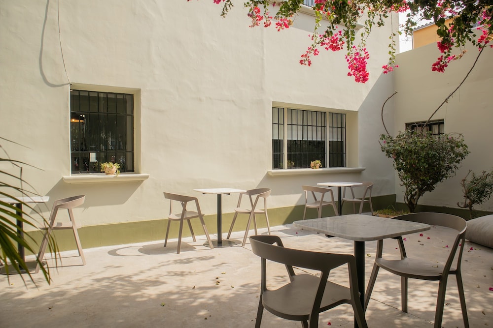 w Impressive 1BR w Terrace in Miraflores