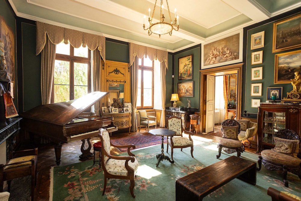 18th Century Ch Teau With Stunning Pool Gardens