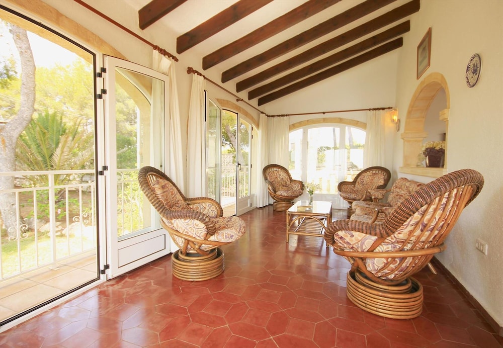 Maria 10 in J vea With 5 Bedrooms and 3 Bathrooms