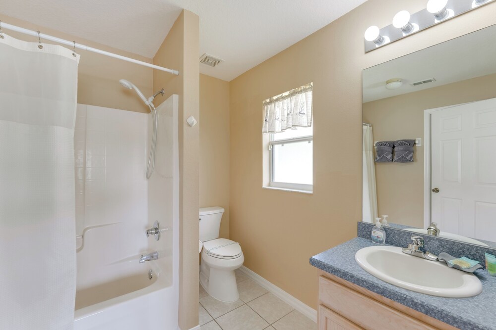 10 Mi to Wdw: Home w/ Themed Rooms, Pool & Lanai