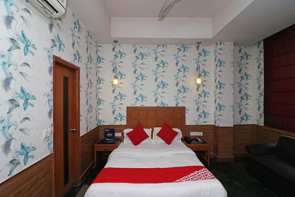 OYO 421 One Hotel - Property Image 9