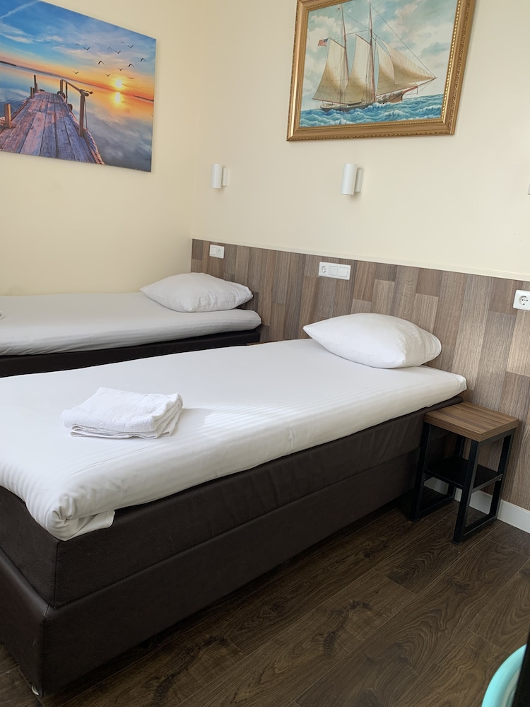 Orange Tulip Hotel Amsterdam - Hostel