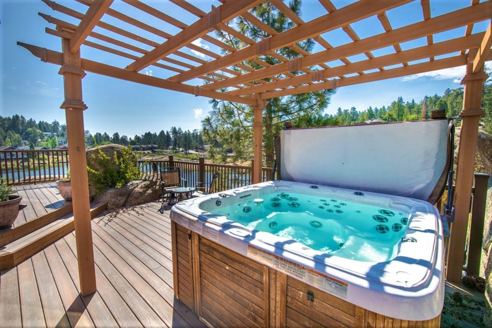 Boulder Cove Lakefront Estate
