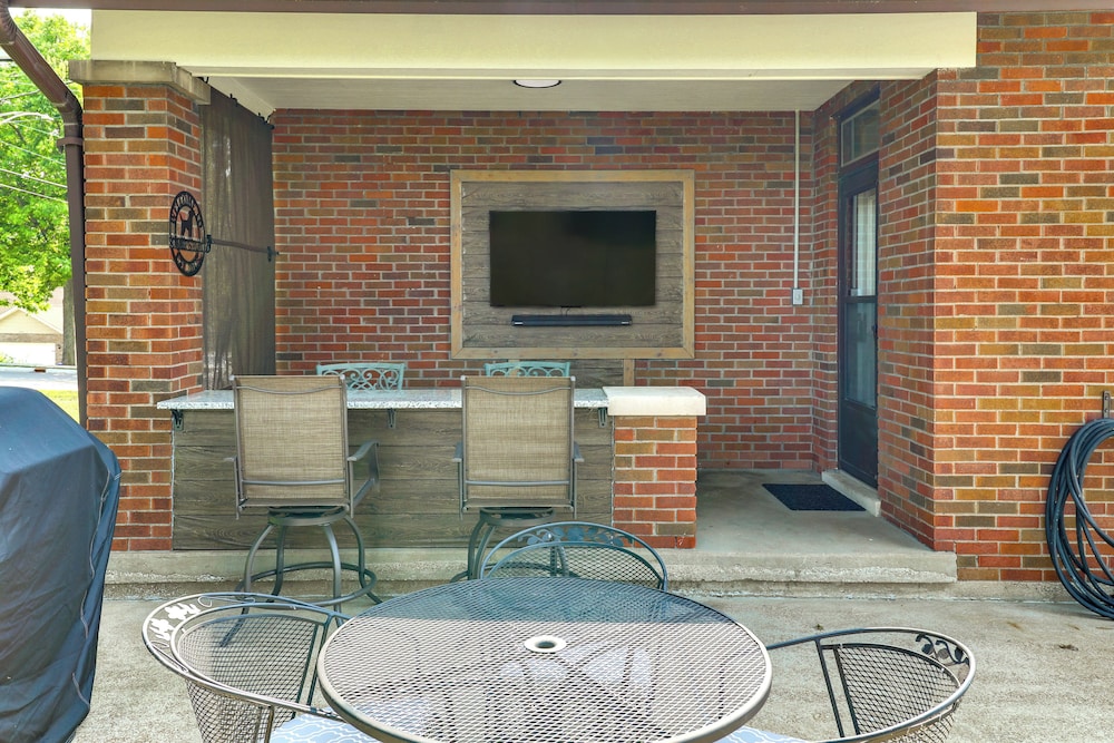 14 Mi to St Louis: Dog-friendly Columbia Home