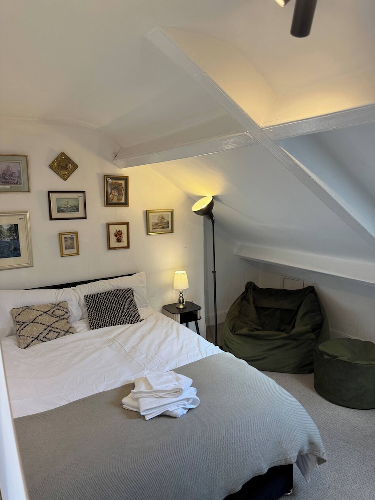 Bright 4-bedroom Maisonette in Gateshead