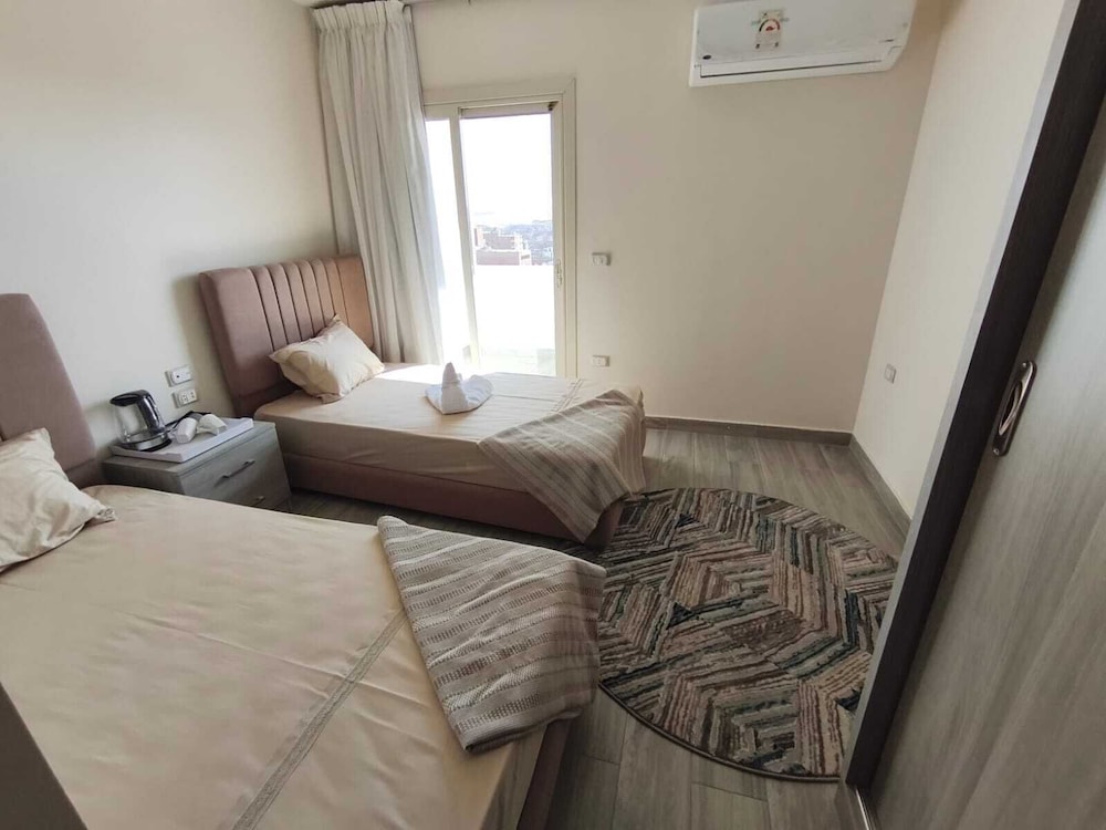 Legend Pyramids Inn