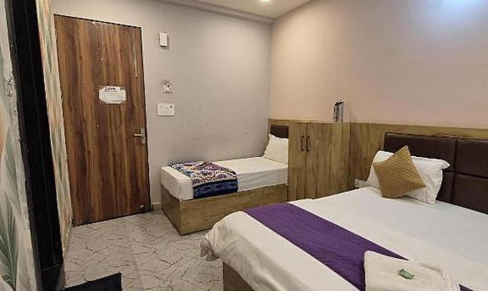 Fabhotel Devi Residency