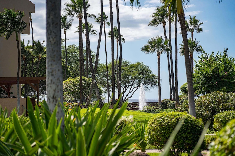 Kamaole Sands 7-109 - Romantic Getaway, Beautiful Renovation, Large Lanai, & AC!