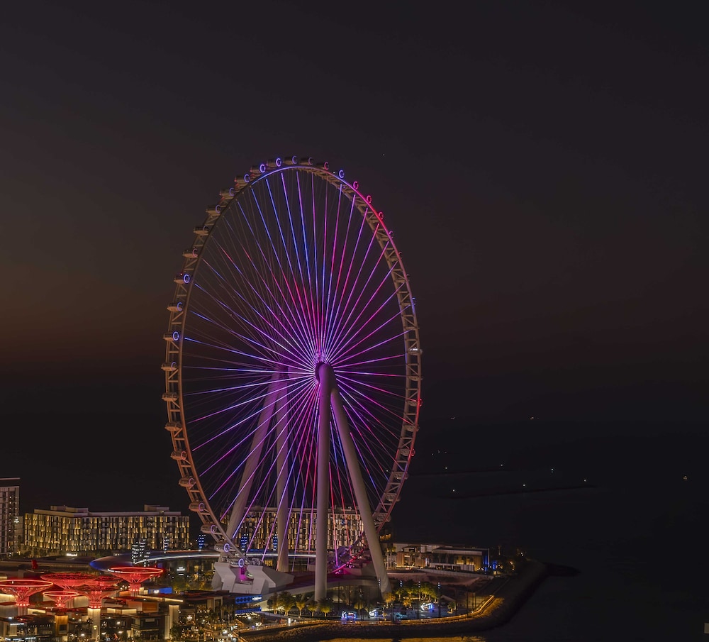 LUX The Dubai Eye Sea View Suite