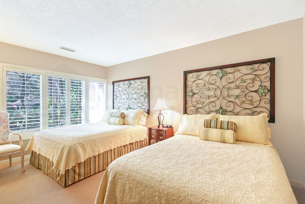 Fairway Oaks Villa Condo includes 2 Bicycles for Rides on Wonderful Bike Trail by RedAwning view 4