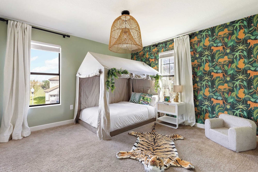 Sleeps 18! Family Retreat w/ Game Room, Pool, Resort Access Shadow Mountain
