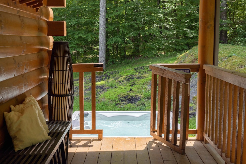 Luxury Private Estate w Pool Near Rhinebeck
