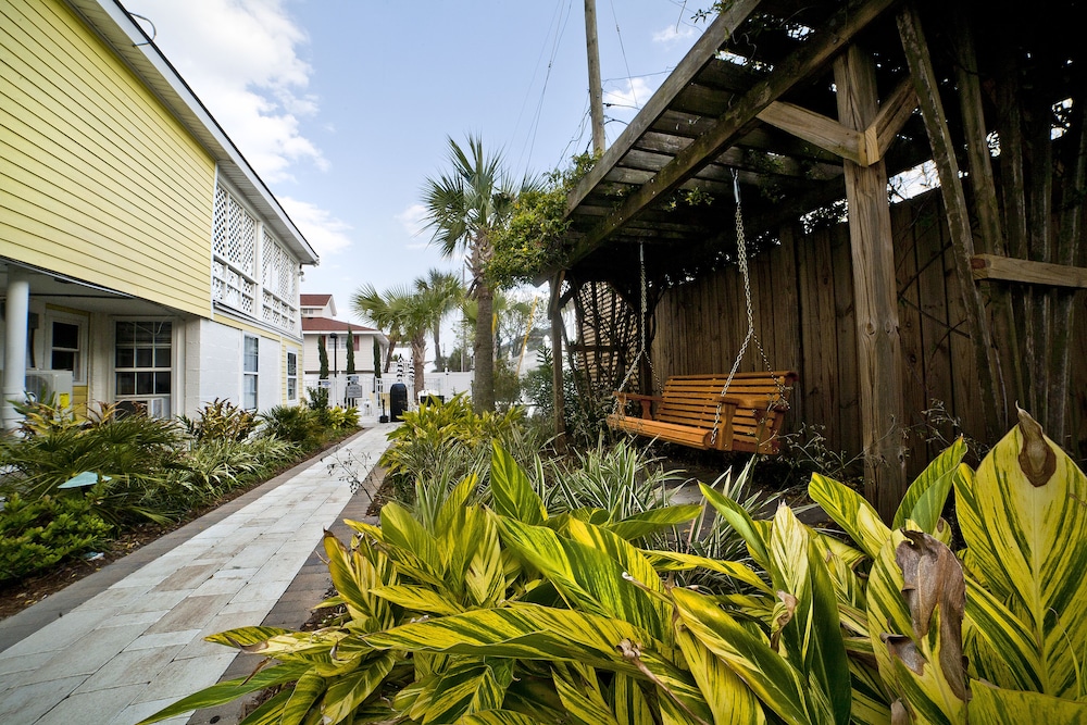 Georgianne Inn & Suites
