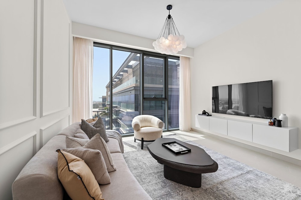 2BR M Peaceful Yet Central Dubai