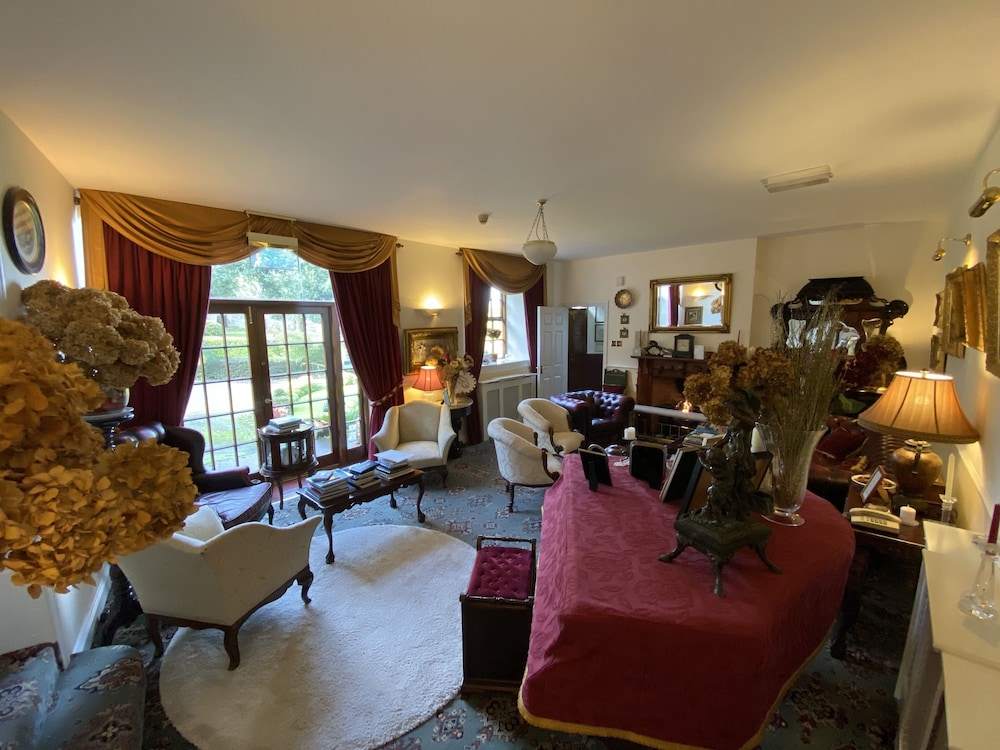 Waterford Vacations - The Coach House - Property Image 5