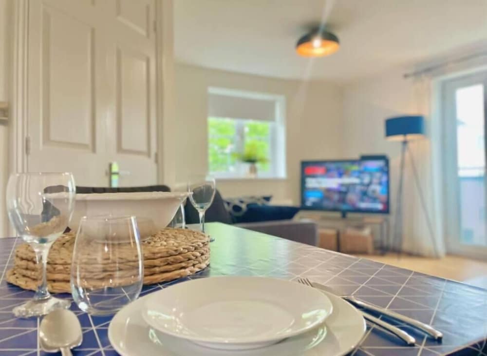 Lovely2Bed Bristol ApartmentFREE PARKING view 5