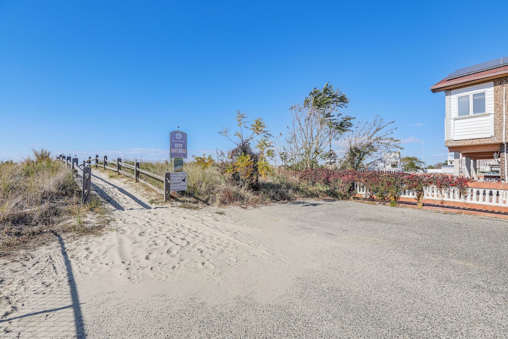 Beachfront Home ~ 7 Mi to Cape May!