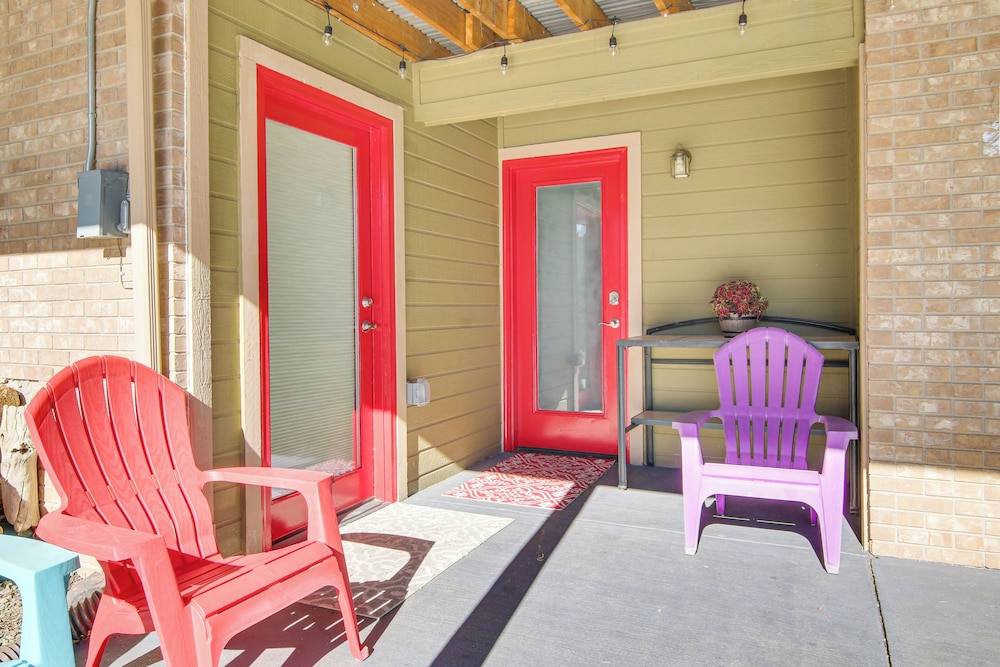 Private Hot Tub, 4 Mi to Usafa: Cozy Apartment!
