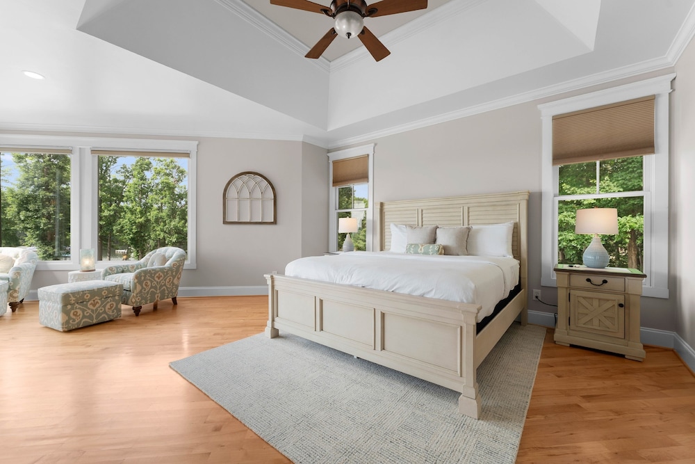 Paradise Pointe by Avantstay Lakefront Views Playset