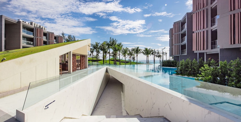 Hotel La Vela Khao Lak - Image 1