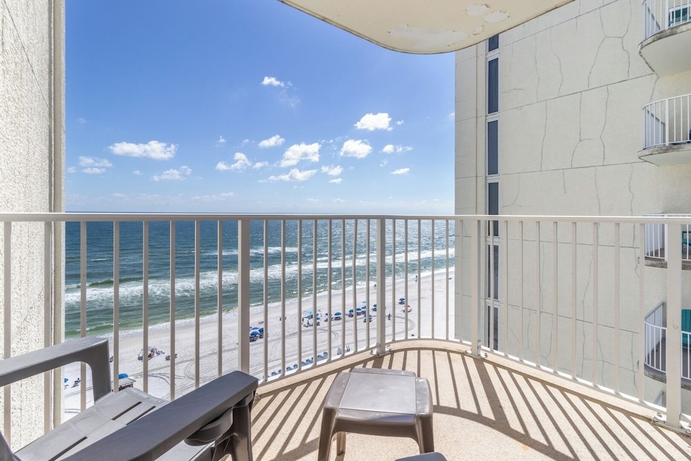 Stunning Gulf 2BR Pools, Spa, Balcony