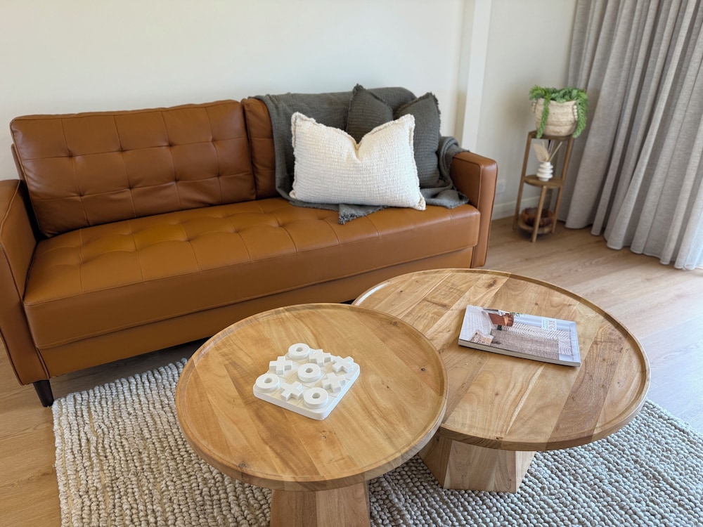 Fletcher Christian Apartments - Manava Suites