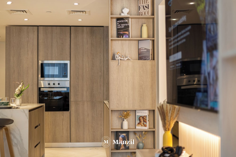 Manzil- Chic 2BR w Pool nr Circle Mall