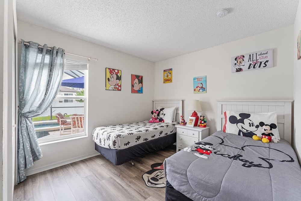 Entertaining Game Room 4BR Near Disney