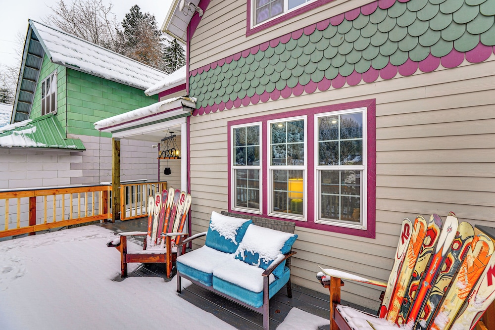 13 Mi to Skiing: Downtown Wallace Home w/ Deck