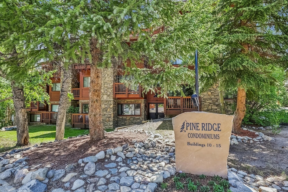 Pine Ridge 11e 2 Bedroom Condo