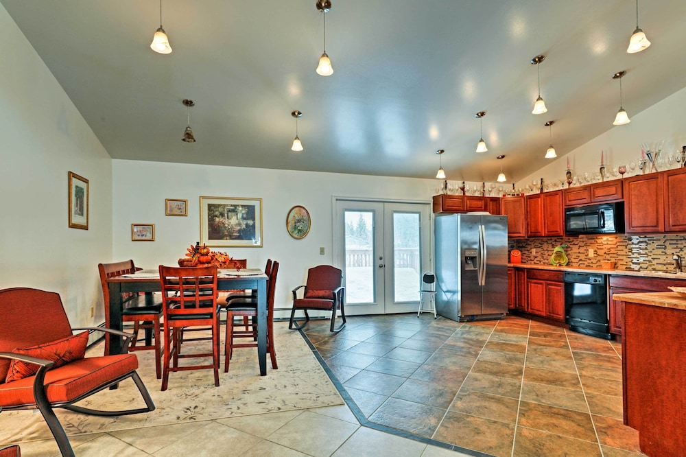 Juneau Vacations - Expansive Getaway  2 Miles to Mendenhall Glacier! - Property Image 9