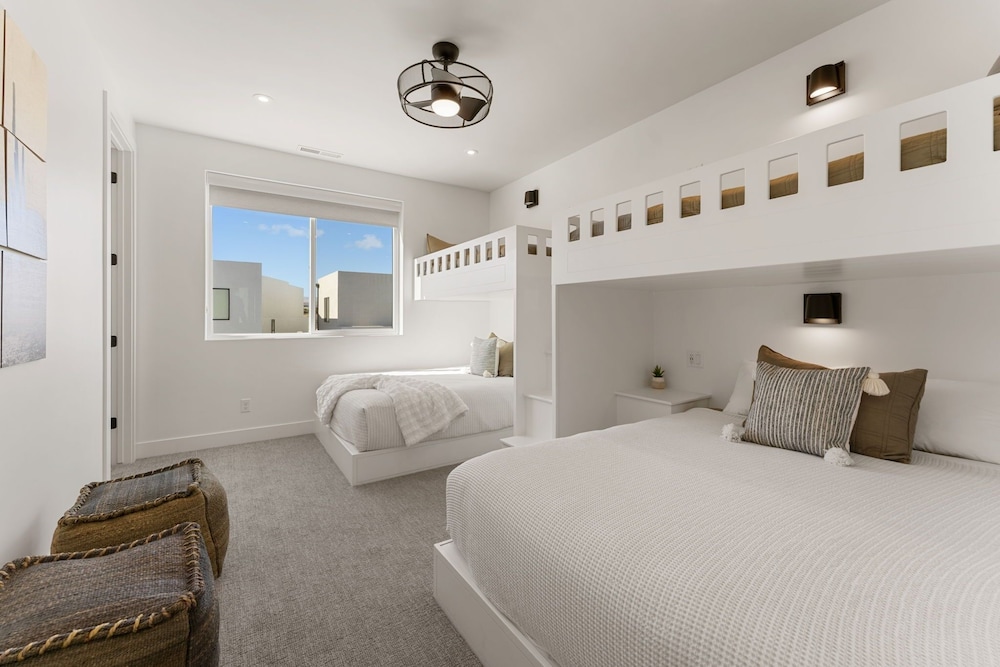 Salt And Sol 5 Bedroom Townhouse