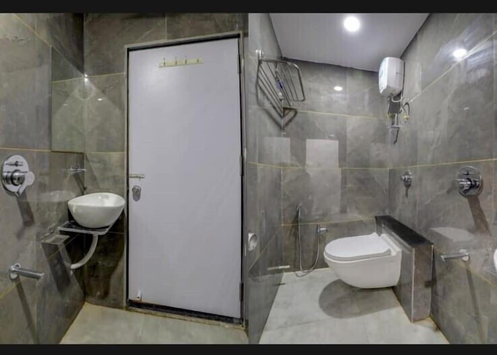 HOTEL SAROVAR INN C G ROAD