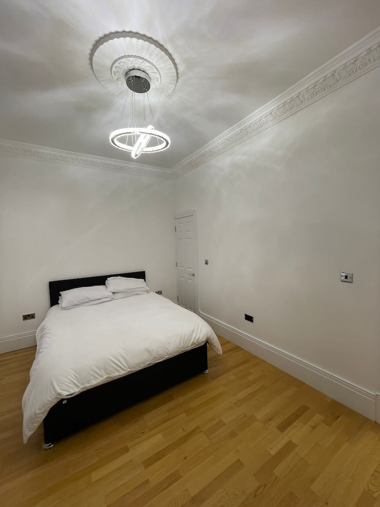 Charming 1-bed Apartment in Wolverhampton view 2