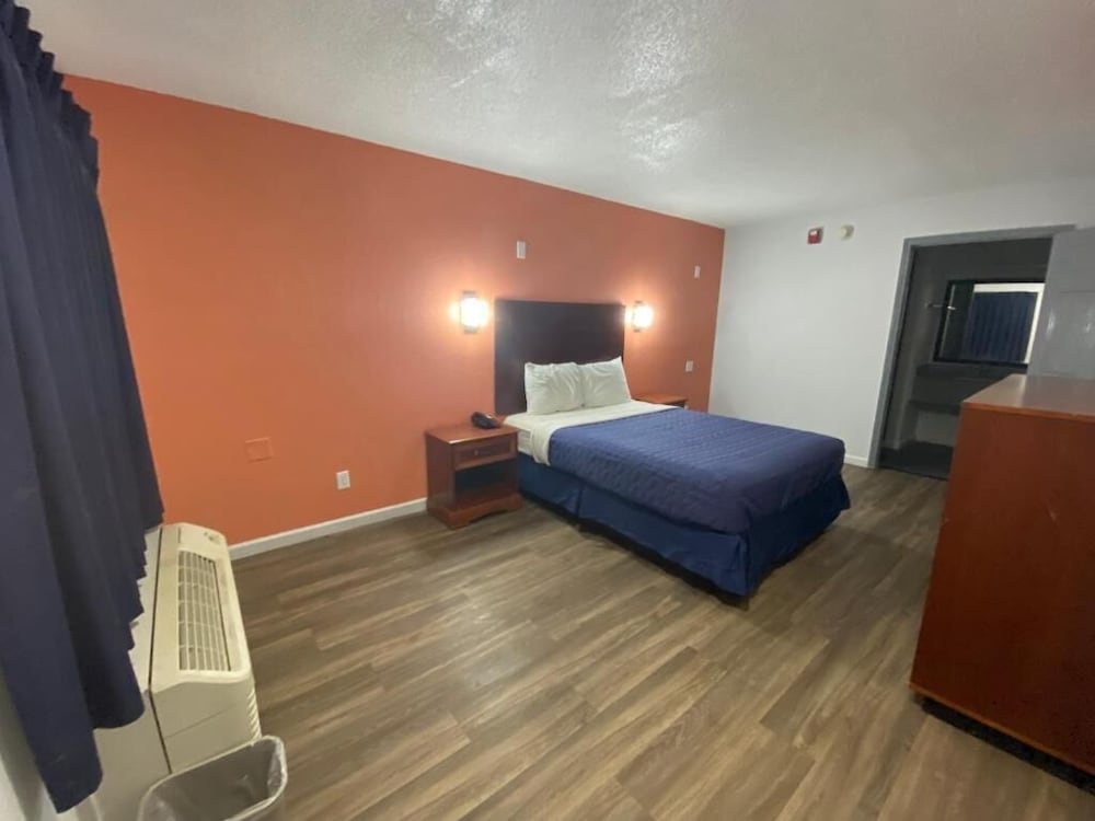 Hilltop Inn - Property Image 2