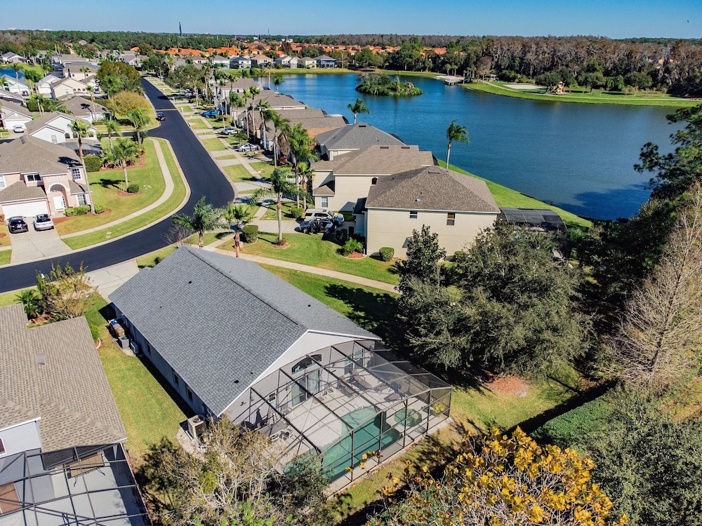 Villa With Private Pool in Lake Berkley Resort