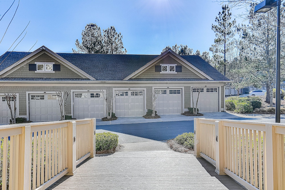 Waterfront Lake Oconee Condo w/ Lake Views! view 5