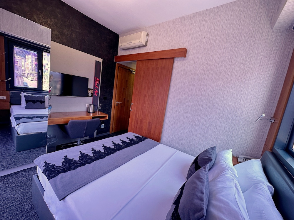 Black Art Otel - Image 58