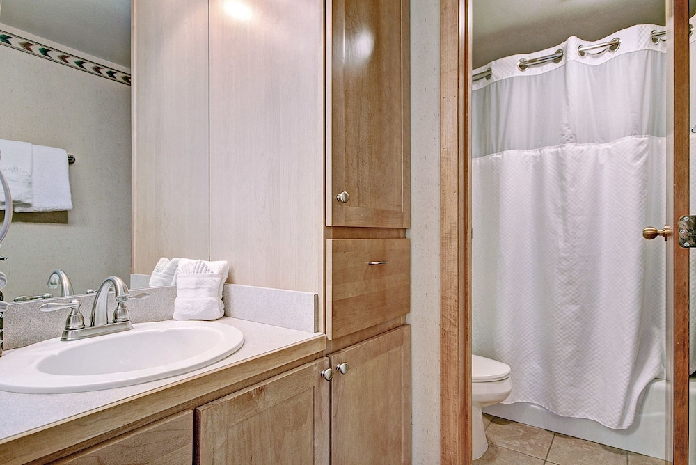 Vs440h Village Square Hotel Room