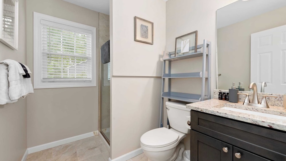 10 Townhomes, Sleeps 89 6 Mins to DT Asheville Sycamore Cove by Avantstay