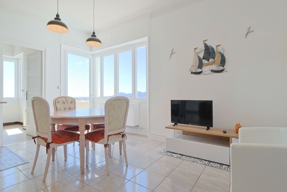 L Horizon in Cannes With 2 Bedrooms and 1 Bathrooms