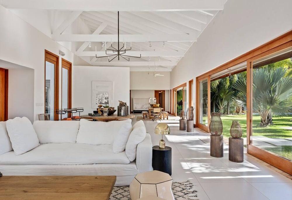 Modern Oasis Stunning Views of Golf Course River