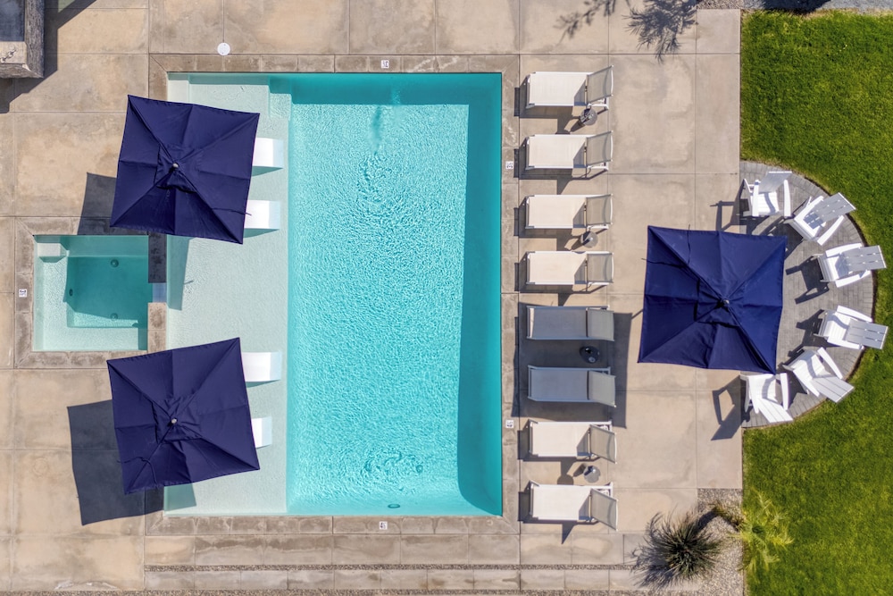 The Polo Villas by AvantStay – Modern Oasis Near Empire Polo Club