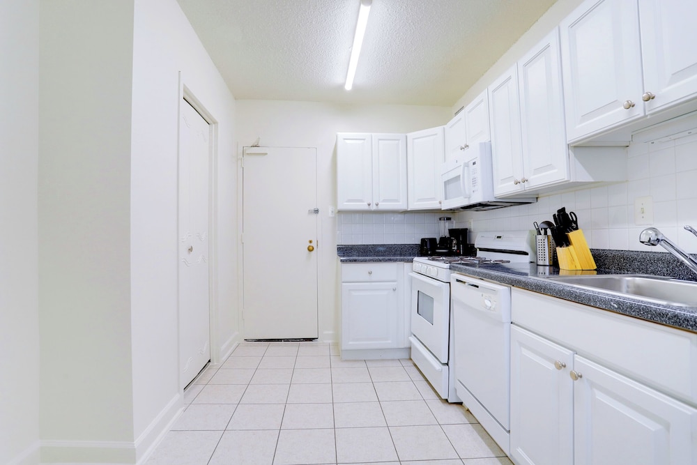 Crystal City Comfortable Apartments