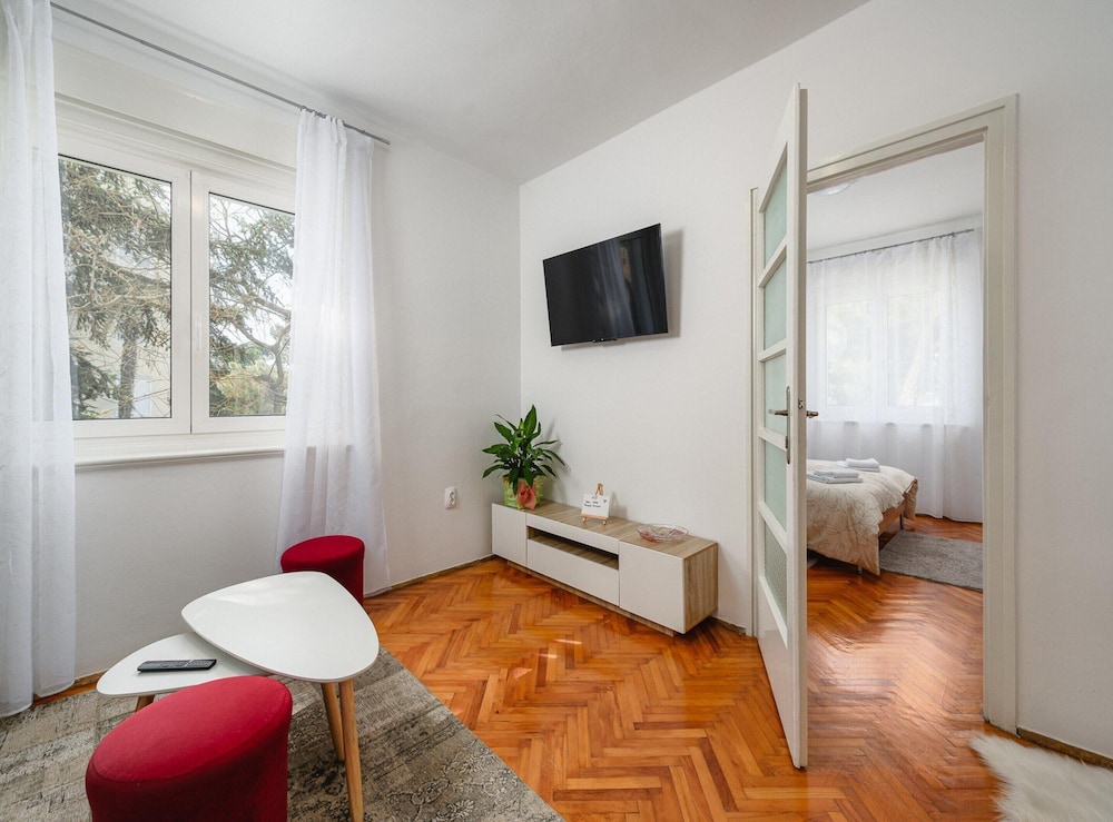Pretty Apartment Near Golf Course