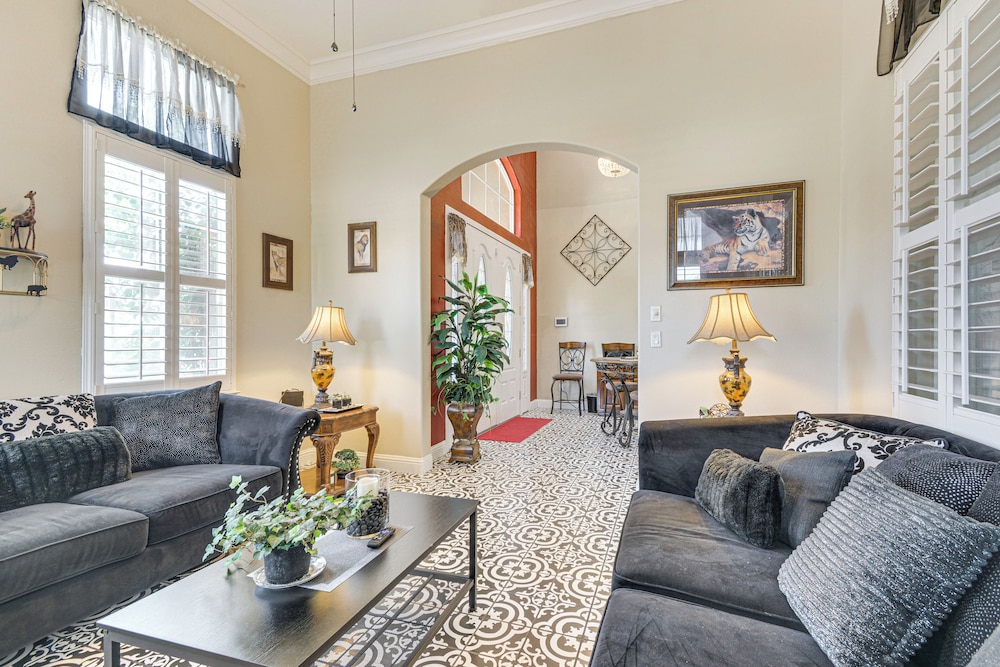 Golf, Fish & More: Cozy Safari Unit in Atwater!