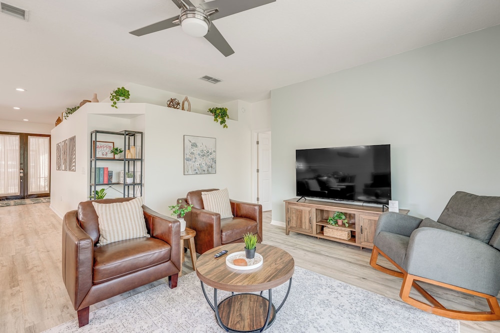 Waterfront Home w/ Private Pool: 5 Mi to Disney!