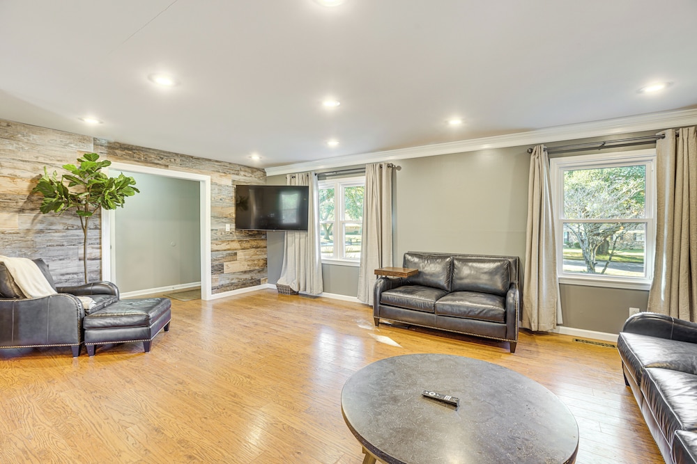 4 Mi to Dtwn Tuscaloosa: Home w/ Cozy Den!